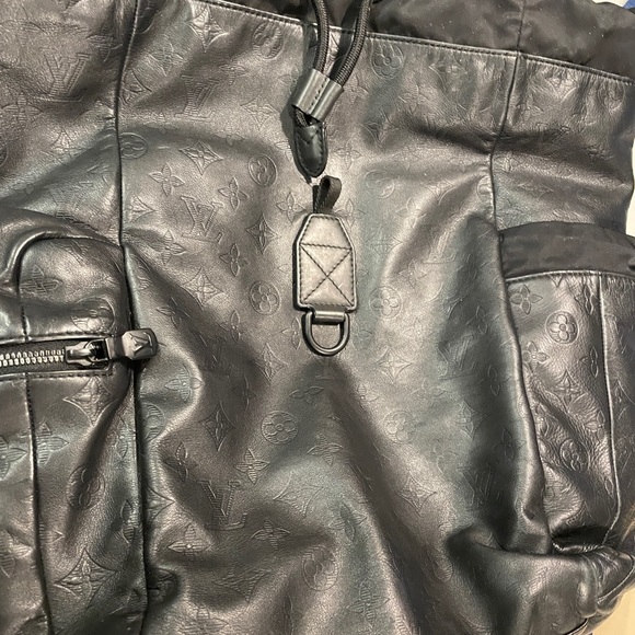 Louis Vuitton discovery backpack - used like new - Picture 8 of 11